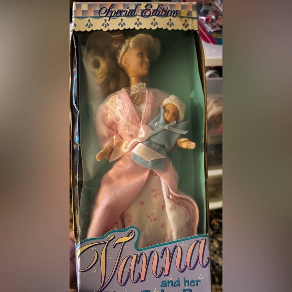 Vintage 1994 Totsy Vanna And Her New Baby Boy Doll NRFB Damaged Box Fashion Doll